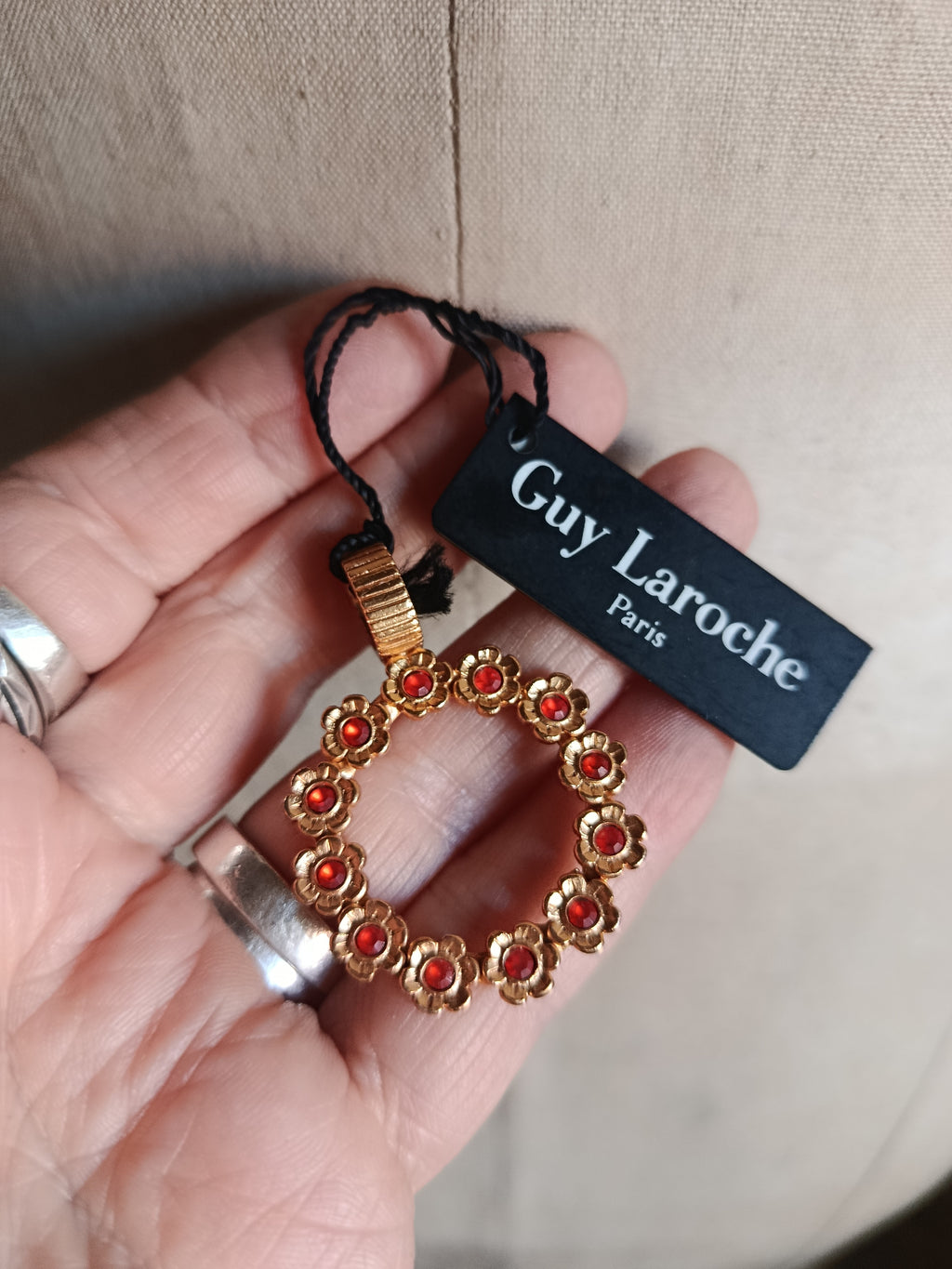 Pendentif Guy Laroche